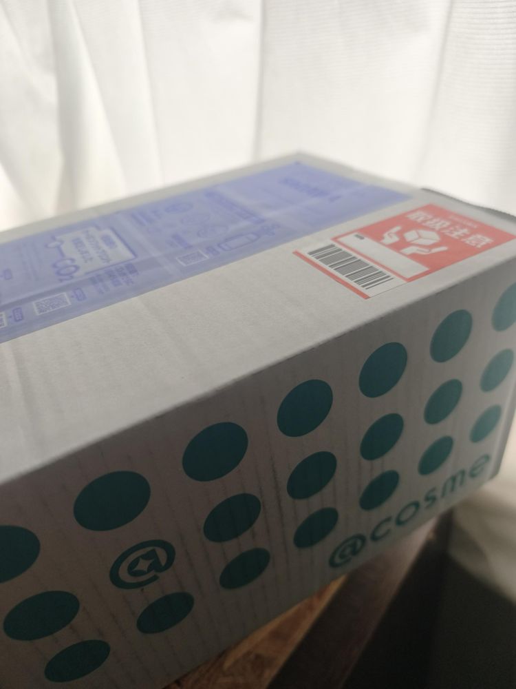@cosmeから届いたダンボール